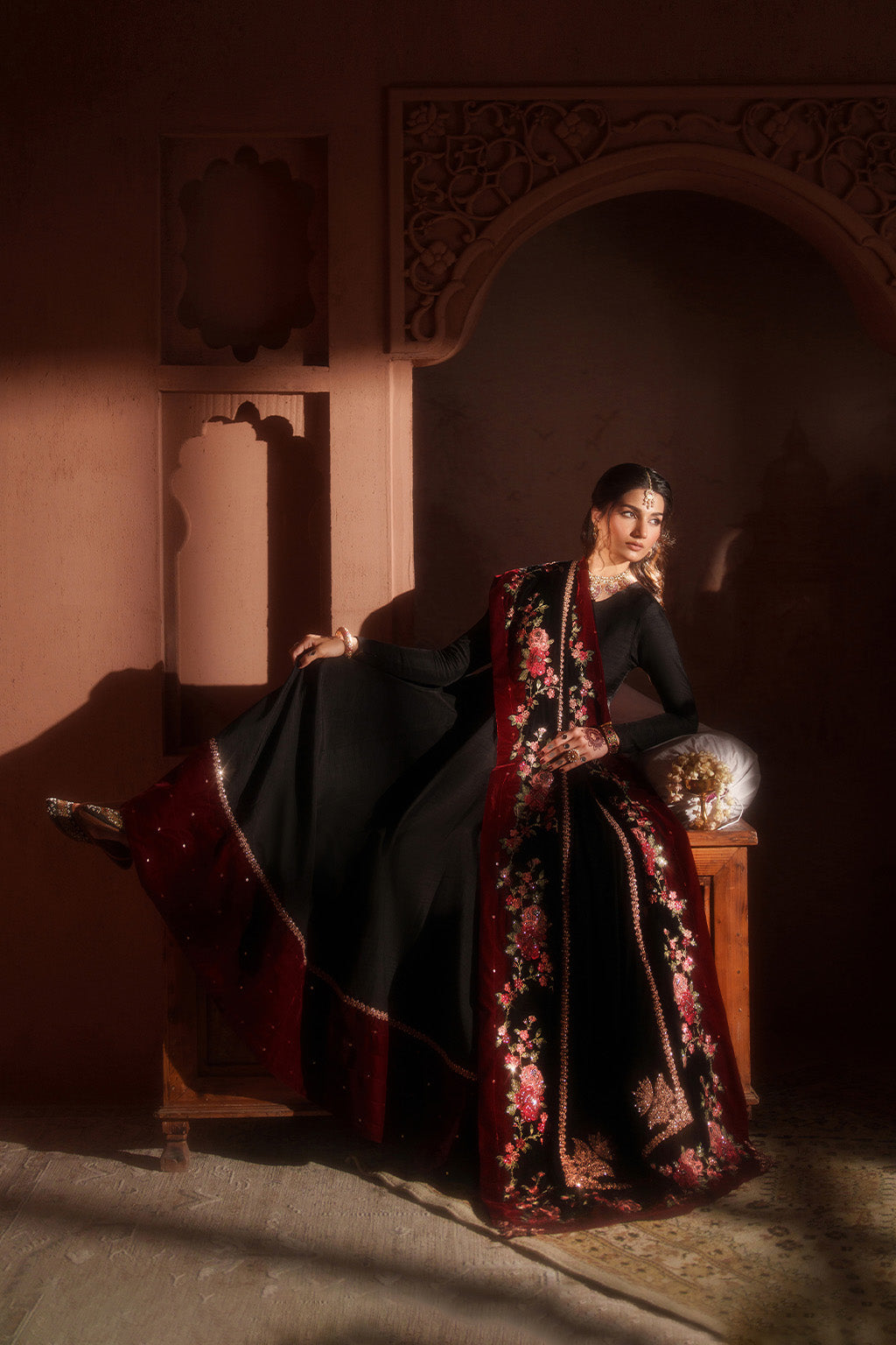 IV-59 Embroidered Velvet | VELVET 26 | IZNIK