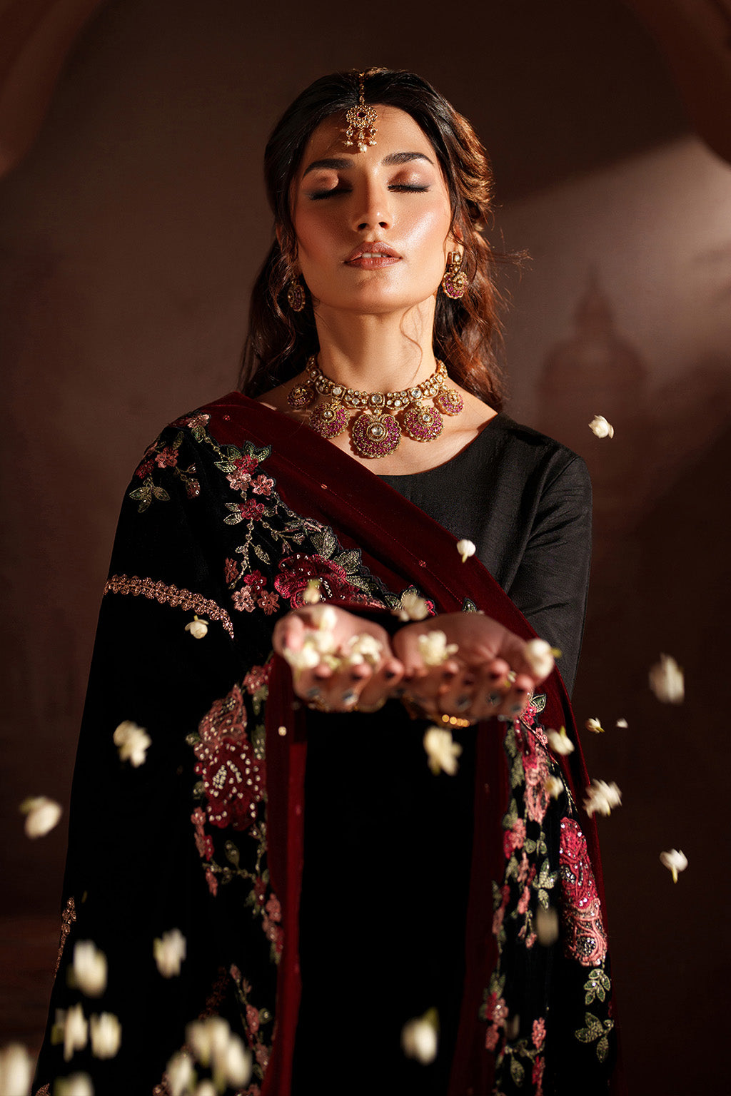 IV-59 Embroidered Velvet | VELVET 26 | IZNIK