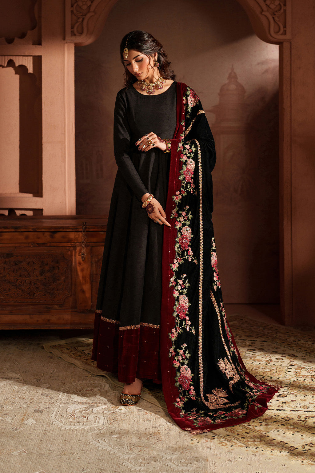 IV-59 Embroidered Velvet | VELVET 26 | IZNIK