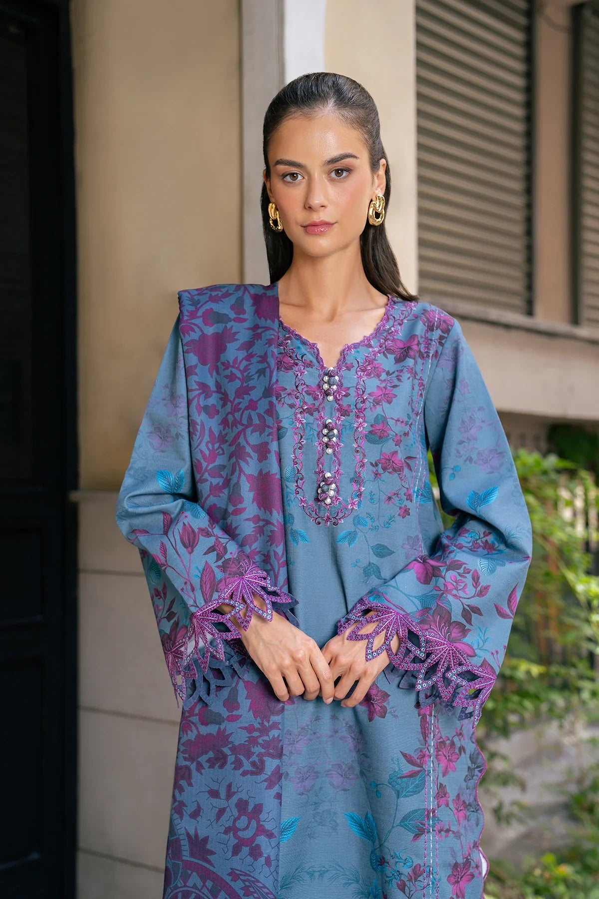Skye | MEET ME IN ISTANBUL | Rang Rasiya