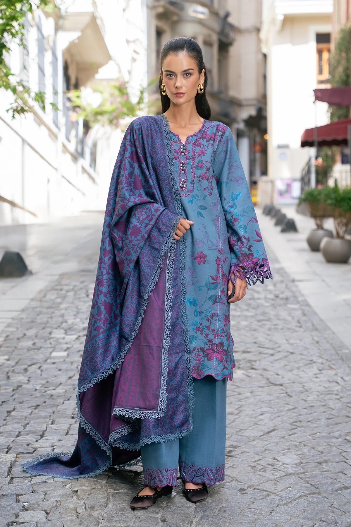 Skye | MEET ME IN ISTANBUL | Rang Rasiya