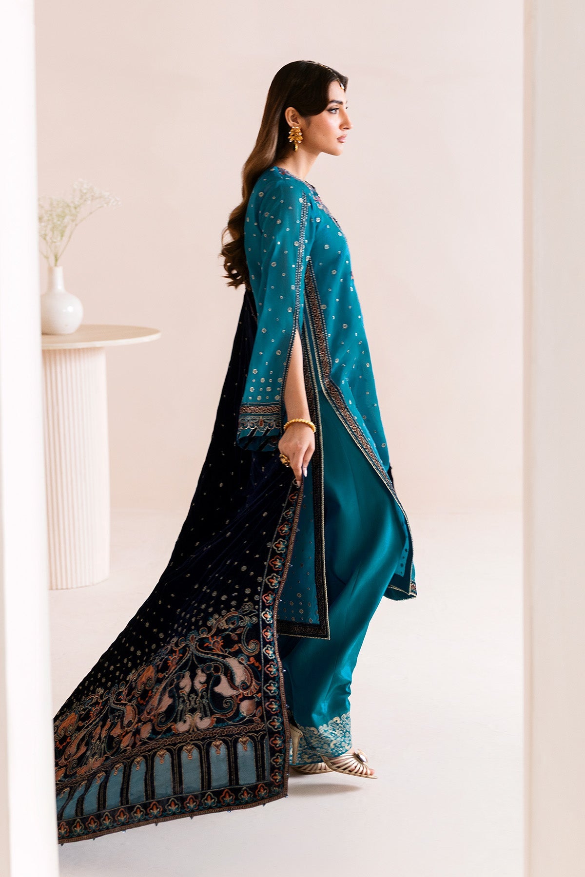 AF-VLT-2225-Nelofer | MAKHMAL - Luxury Velvet Edit | ALIZEH FASHION