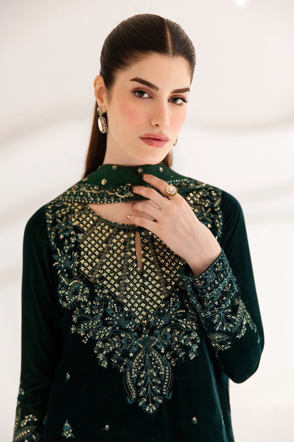 AMEROTTE | VELVET AFFAIR | EMAAN ADEEL