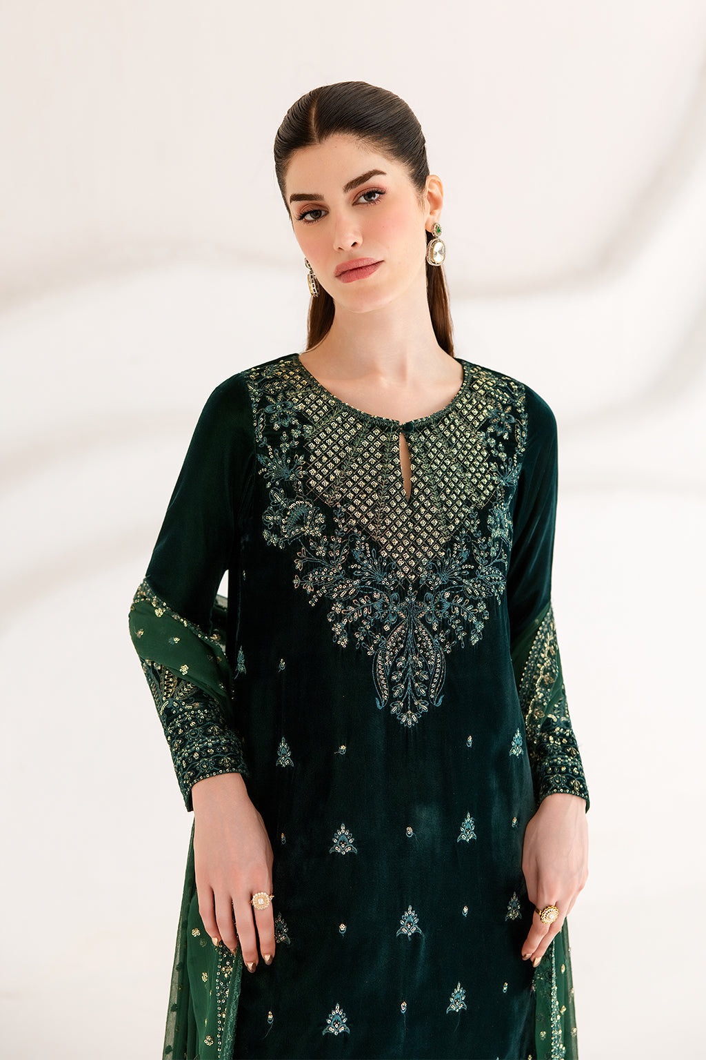 AMEROTTE | VELVET AFFAIR | EMAAN ADEEL