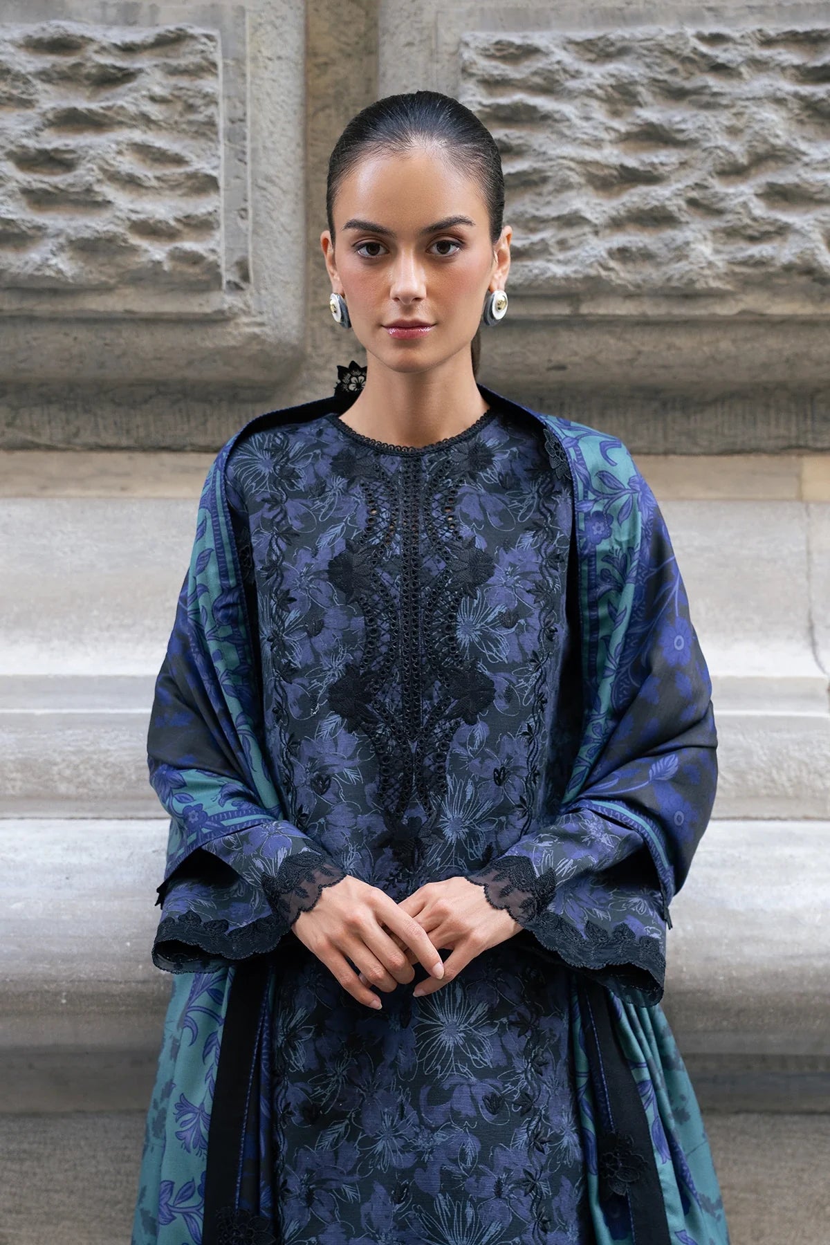 Raven | MEET ME IN ISTANBUL | Rang Rasiya