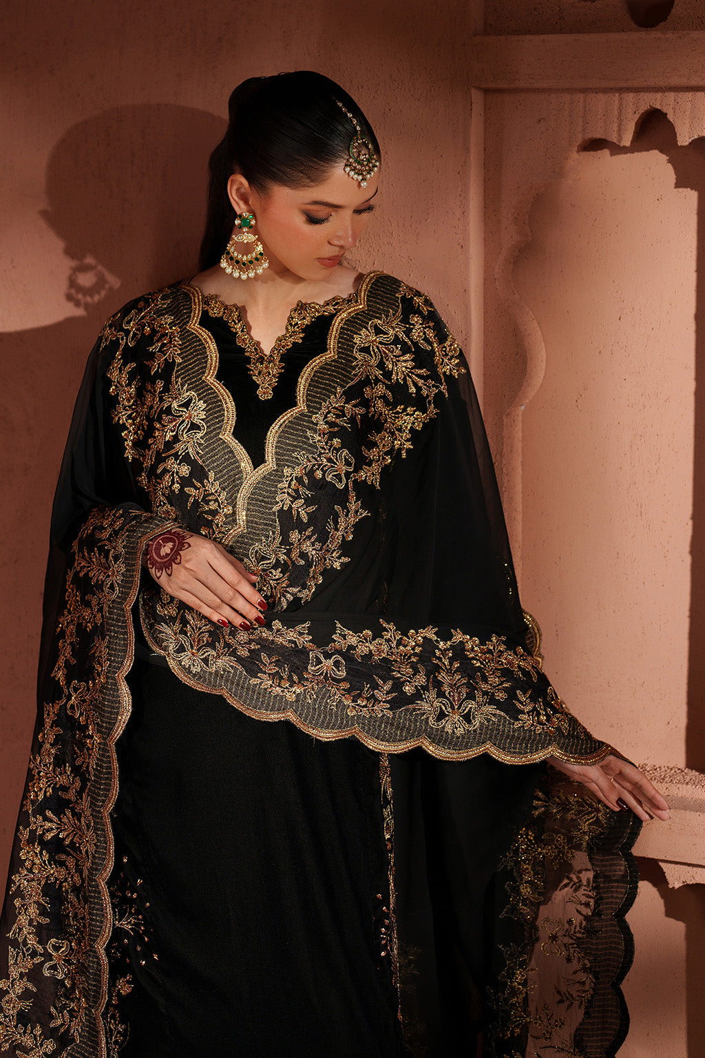 IV-62 Embroidered Velvet | VELVET 26 | IZNIK