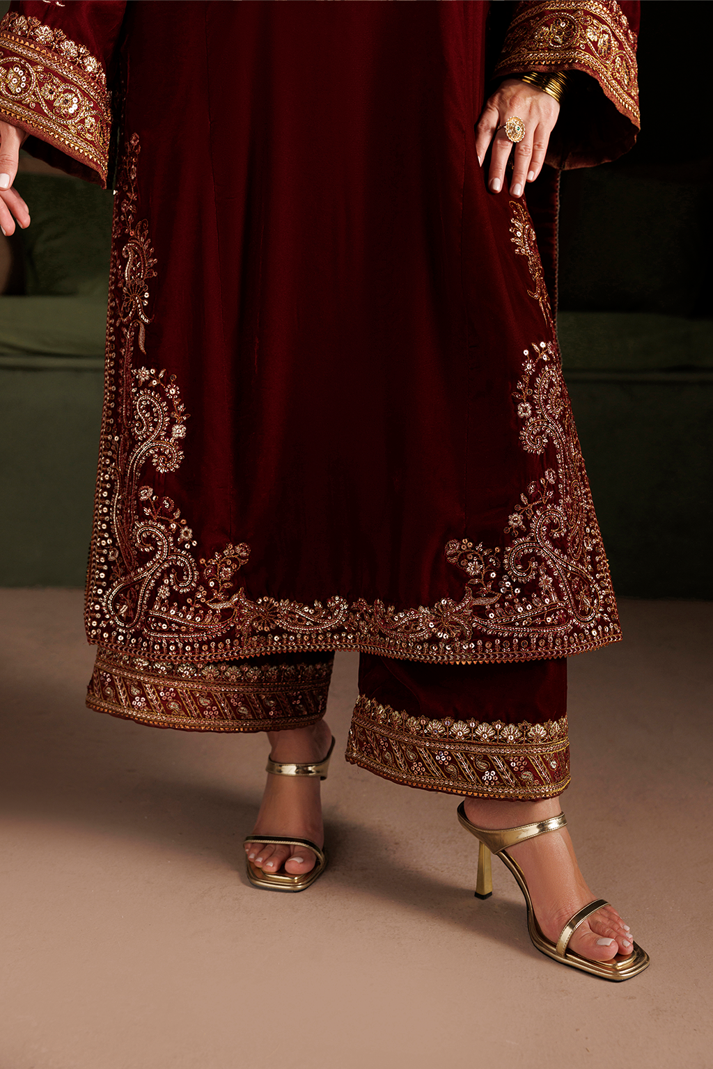 IV-86 Embroidered Velvet | VELVET 26 | IZNIK