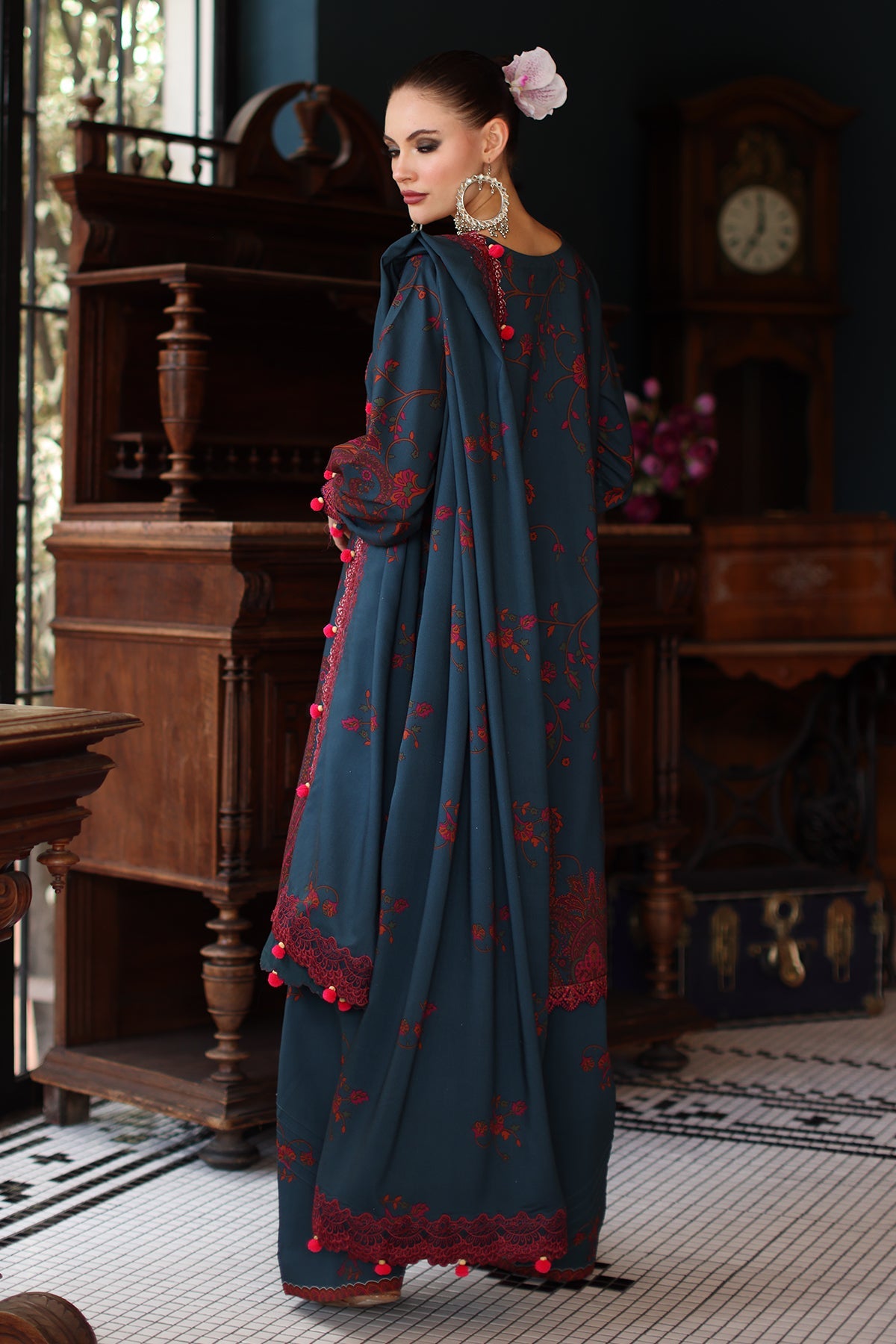 ANW6-04 | ANIQ Vol-01 2025 FALL WINTER | CHARIZMA