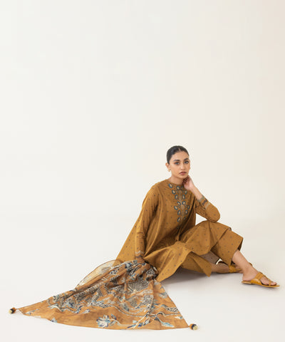 3 PIECE - EMBROIDERED TEXTURED LAWN SUIT | SIGNATURE LAWN VOL 4 | SAPPHIRE in UK USA UAE online kapraye.com