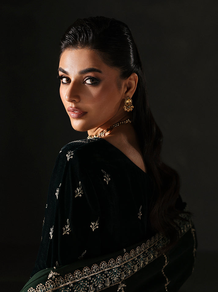 EVANA | MARAIS UNSTITCHED VELVETS FORMALS | GULAAL