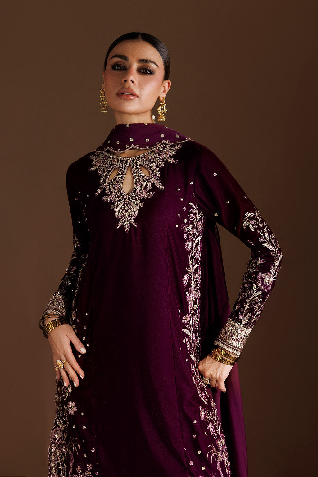 IV-91 Dyed Plain Velvet | VELVET 26 | IZNIK