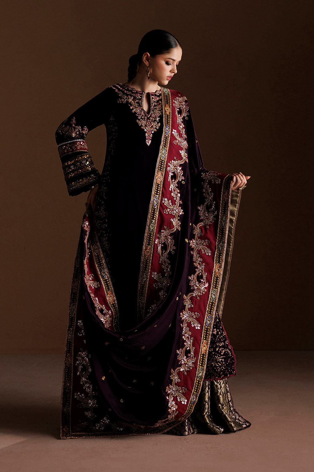 IV-81 Embroidered Velvet | VELVET 26 | IZNIK