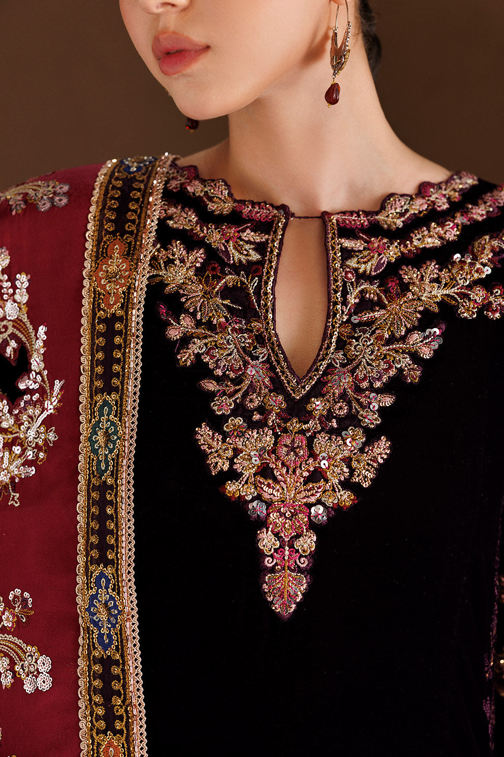IV-81 Embroidered Velvet | VELVET 26 | IZNIK