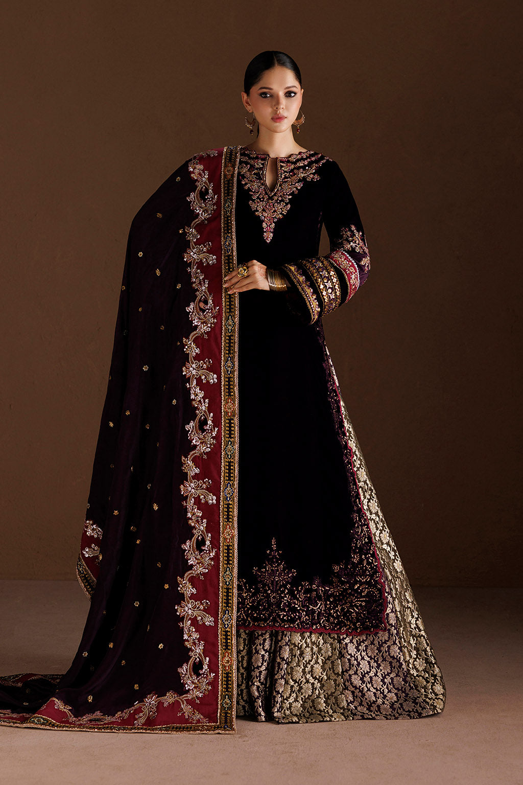 IV-81 Embroidered Velvet | VELVET 26 | IZNIK