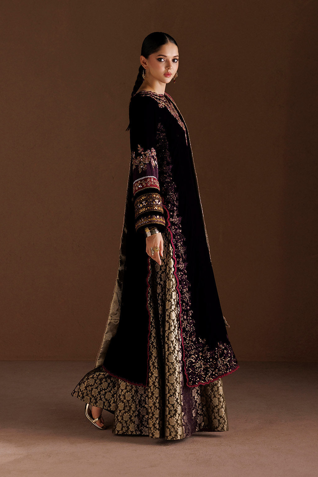 IV-81 Embroidered Velvet | VELVET 26 | IZNIK