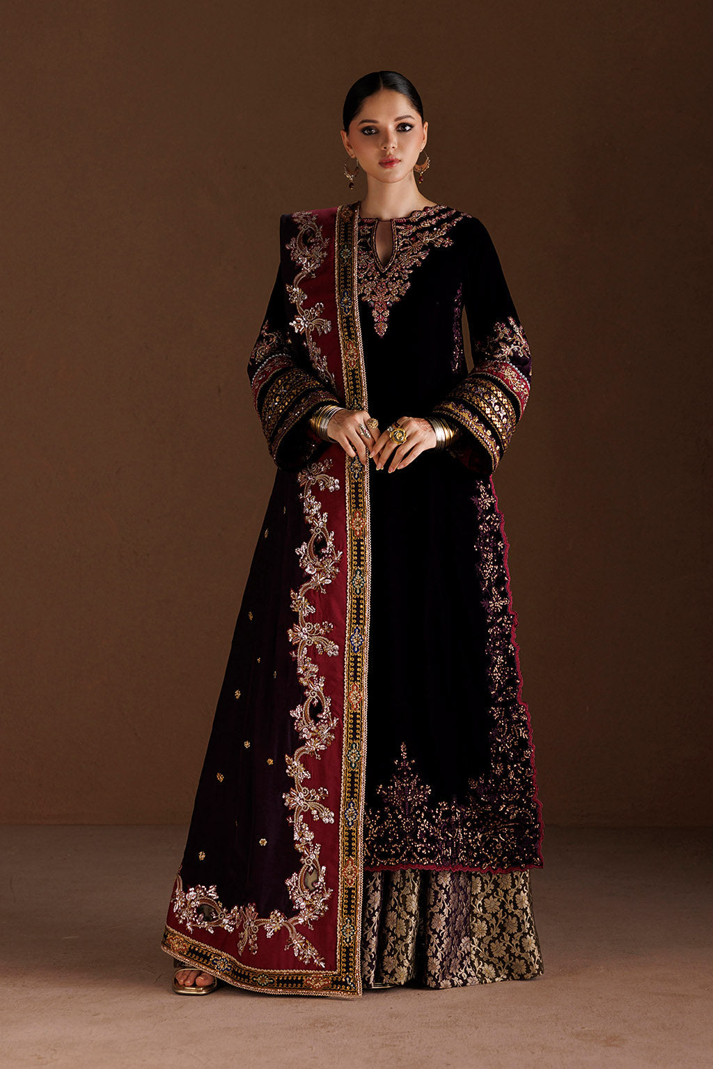 IV-81 Embroidered Velvet | VELVET 26 | IZNIK