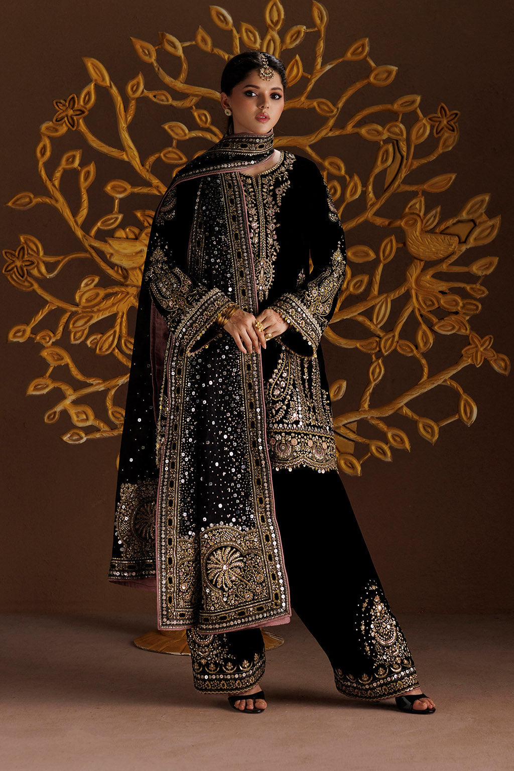 IV-90 Embroidered Velvet | VELVET 26 | IZNIK