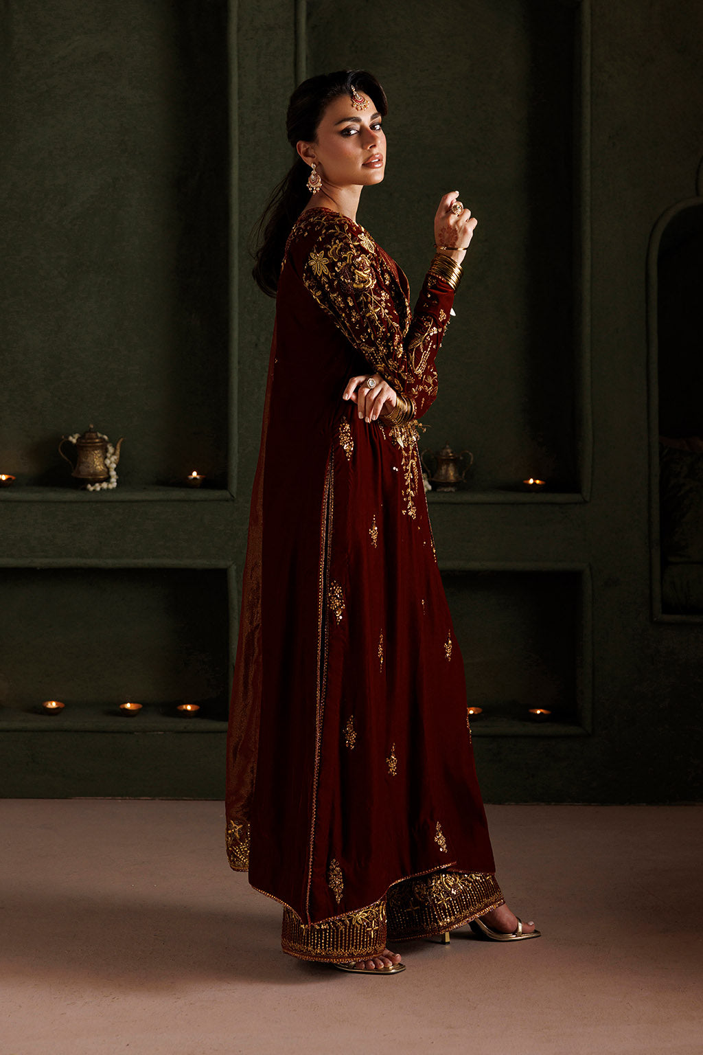 IV-89 Embroidered Velvet | VELVET 26 | IZNIK