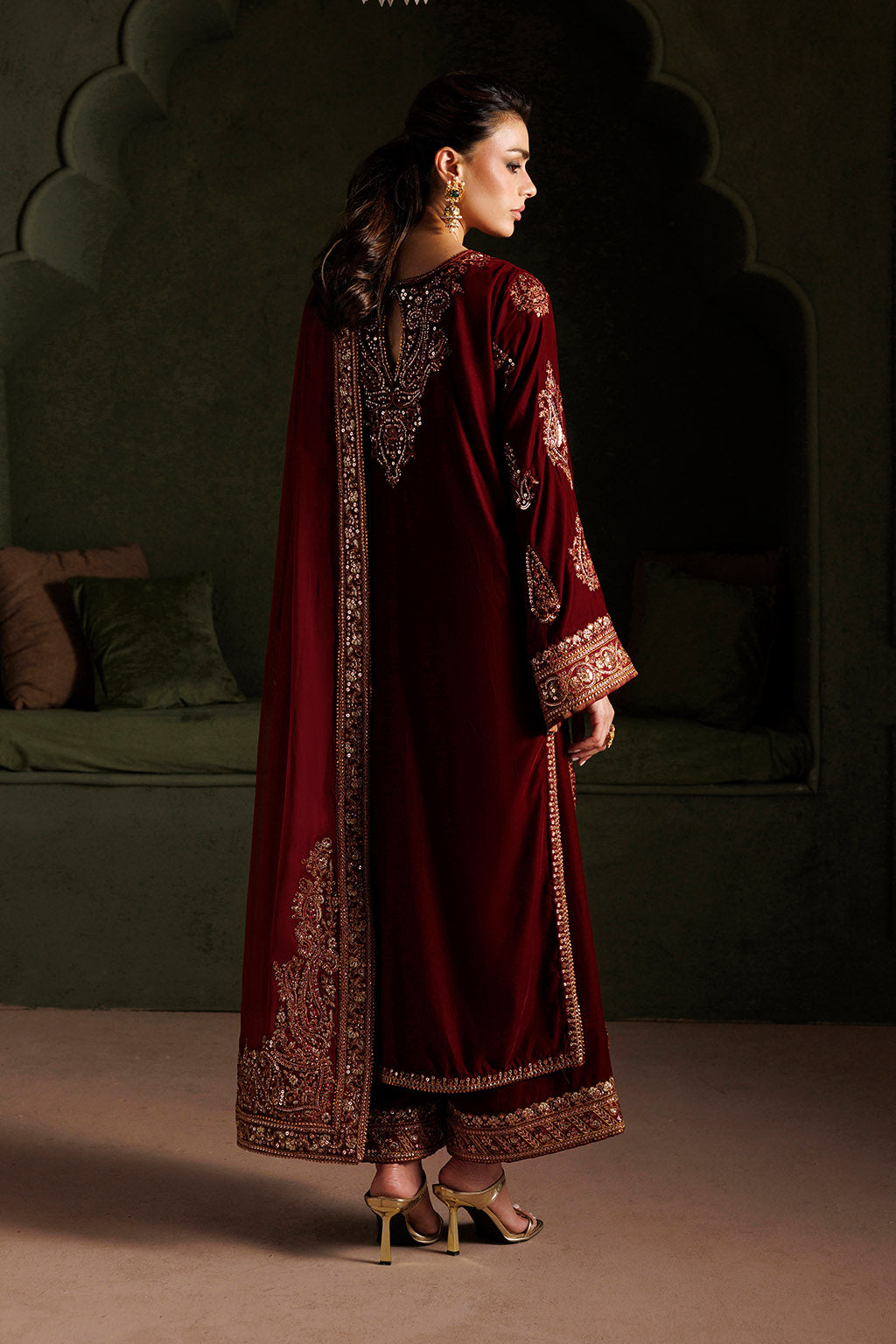 IV-86 Embroidered Velvet | VELVET 26 | IZNIK