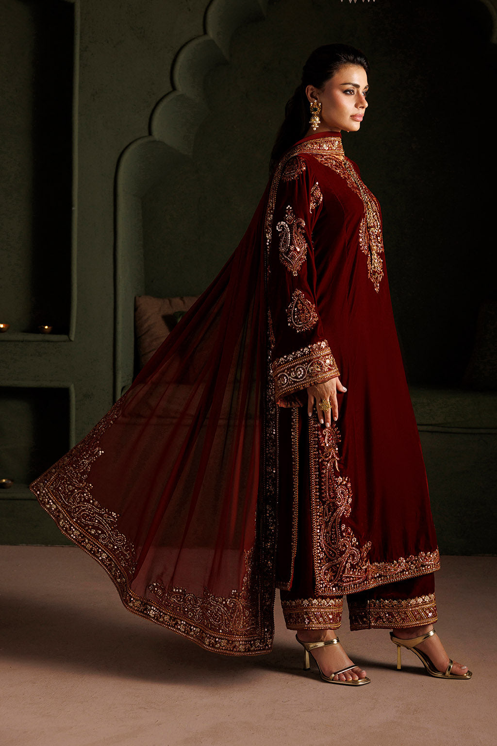 IV-86 Embroidered Velvet | VELVET 26 | IZNIK