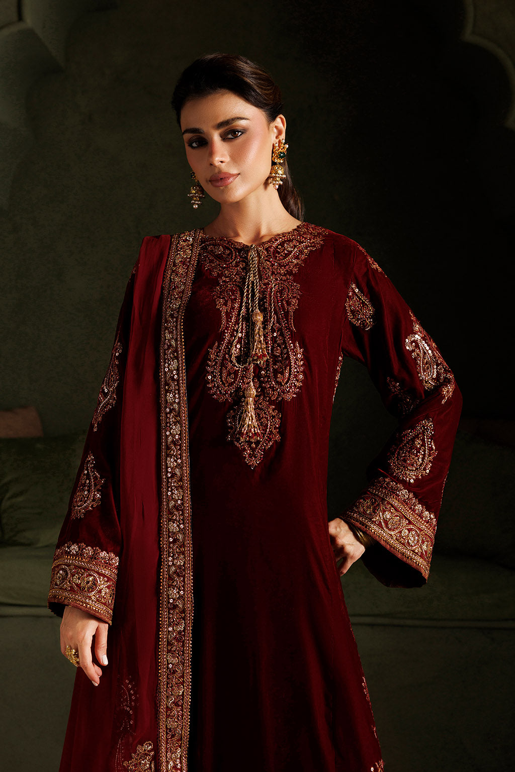 IV-86 Embroidered Velvet | VELVET 26 | IZNIK