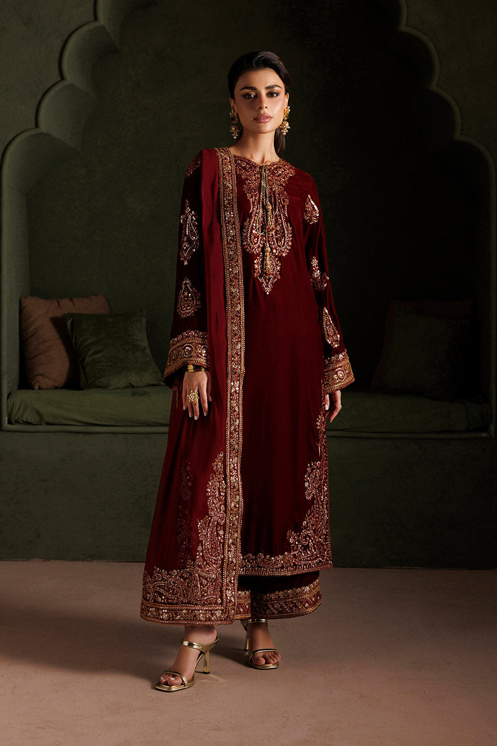IV-86 Embroidered Velvet | VELVET 26 | IZNIK