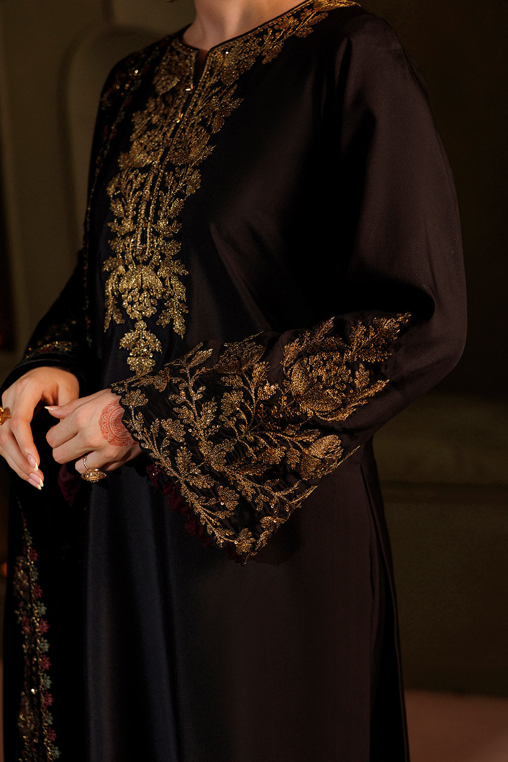 IV-80 Embroidered Sheesha Silk | VELVET 26 | IZNIK