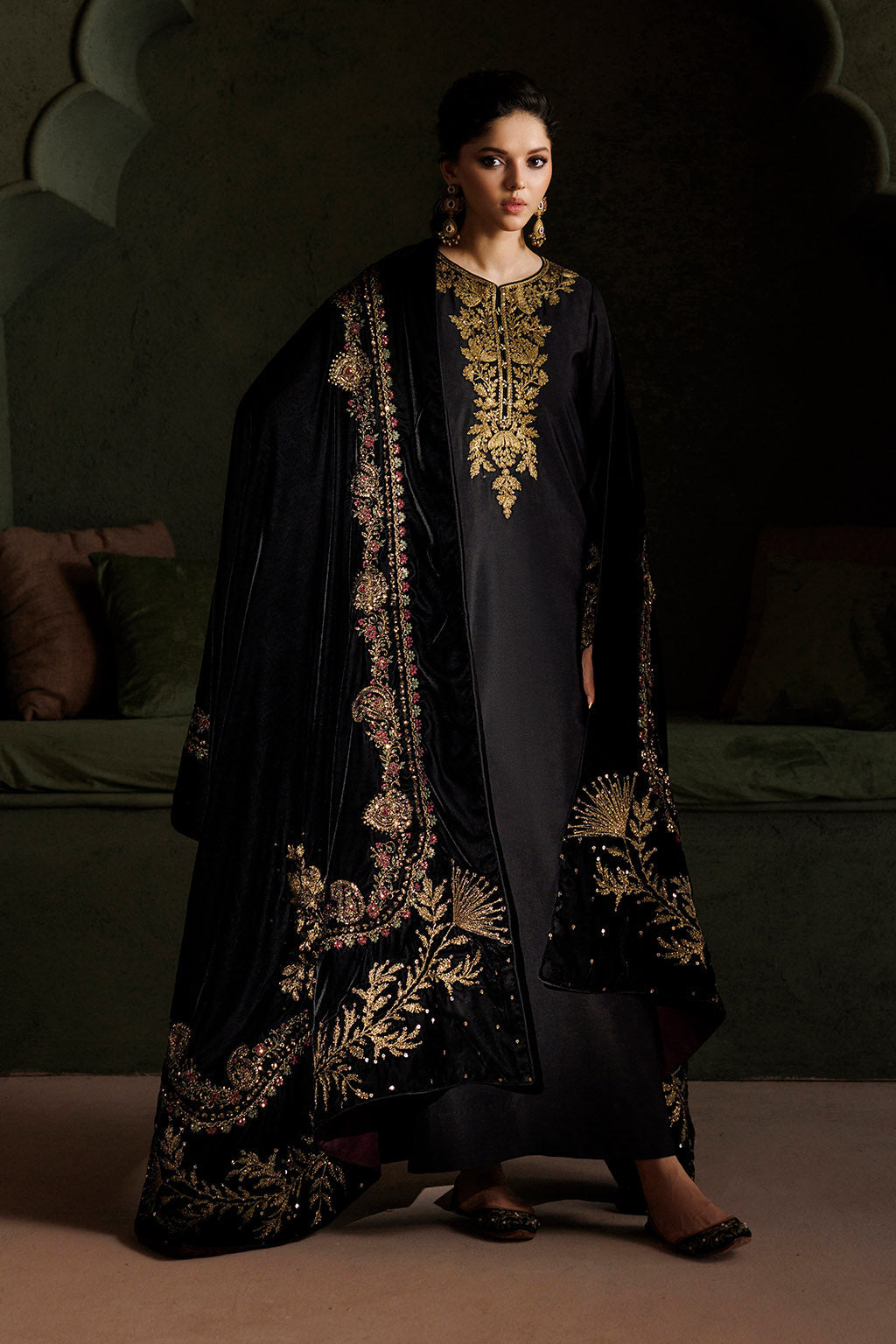 IV-80 Embroidered Sheesha Silk | VELVET 26 | IZNIK