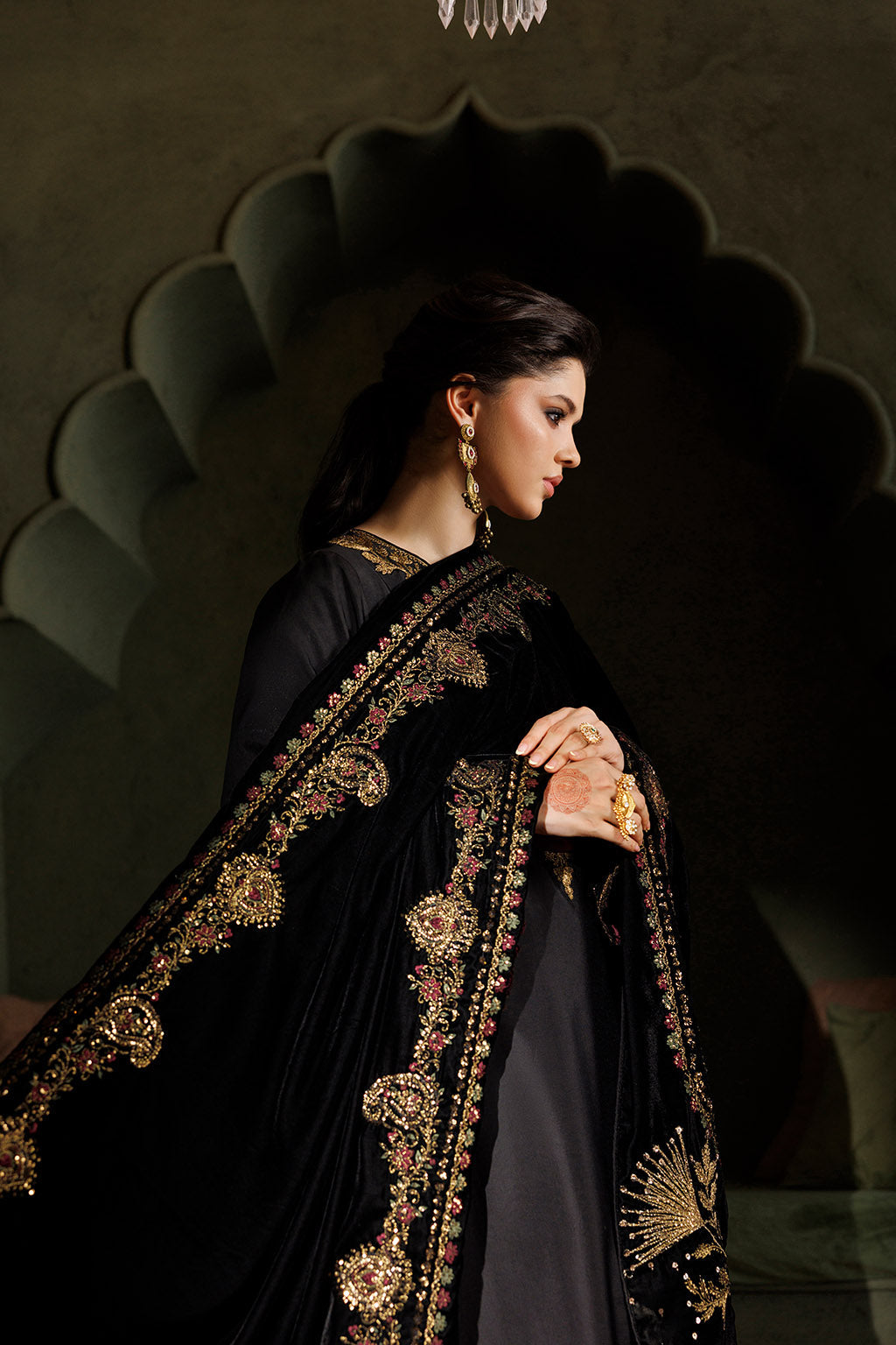 IV-80 Embroidered Sheesha Silk | VELVET 26 | IZNIK