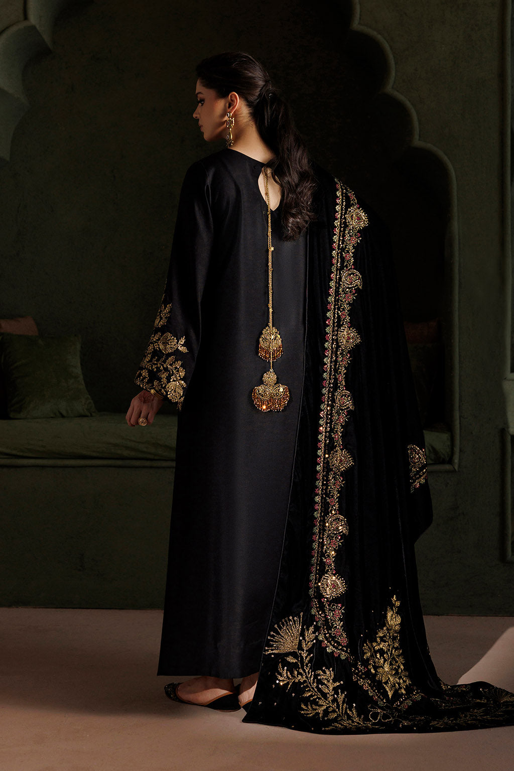 IV-80 Embroidered Sheesha Silk | VELVET 26 | IZNIK