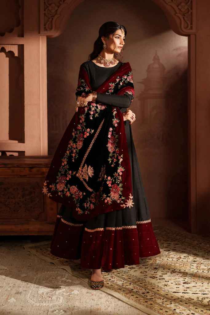 IV-59 Embroidered Velvet | VELVET 26 | IZNIK