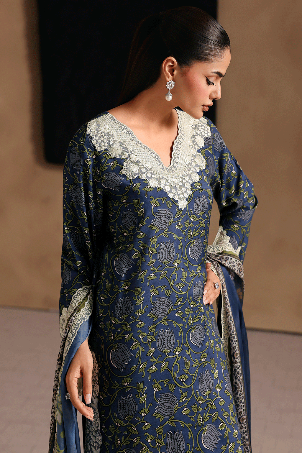 RS-204 | NAQSH RAWSILK | RAMSHA
