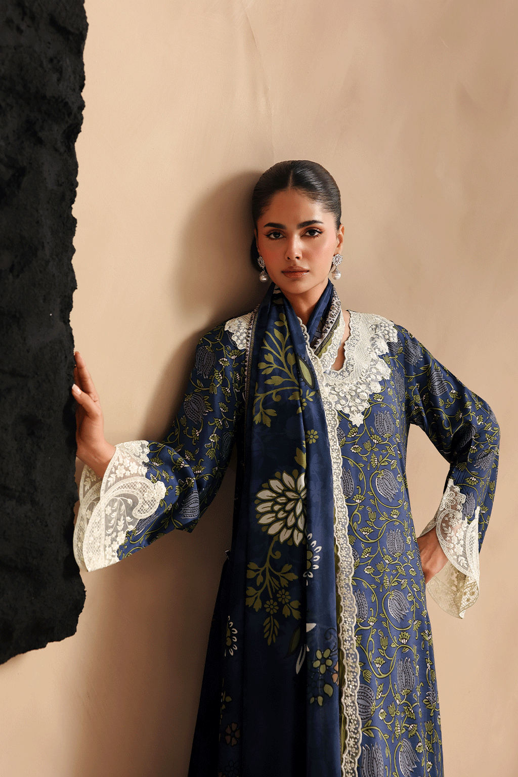 RS-204 | NAQSH RAWSILK | RAMSHA