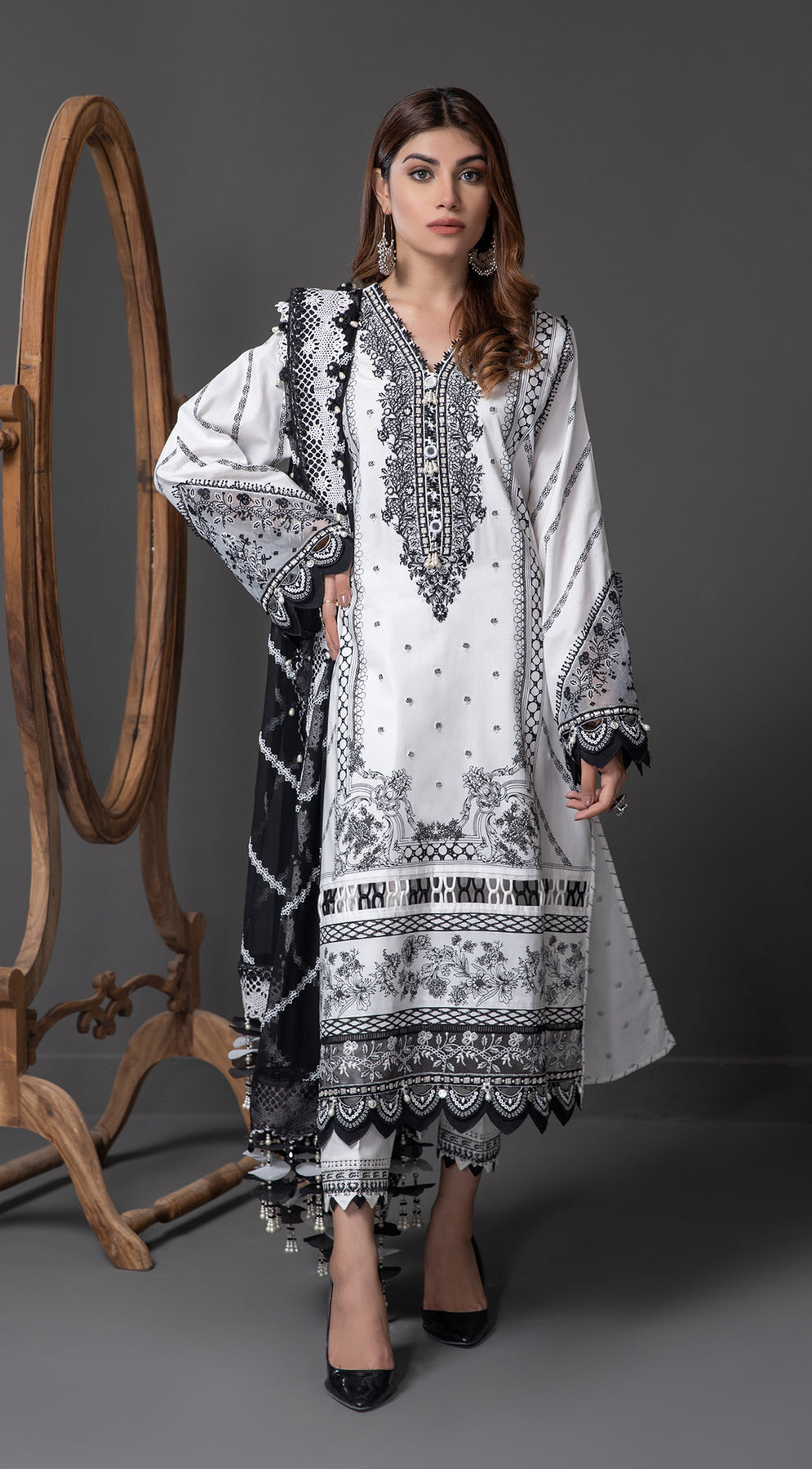 URWA || MONOCHROME MYSTIQUE '22 || ANAYA By Kiran Chaudhry in UK USA UAE online kapraye.com