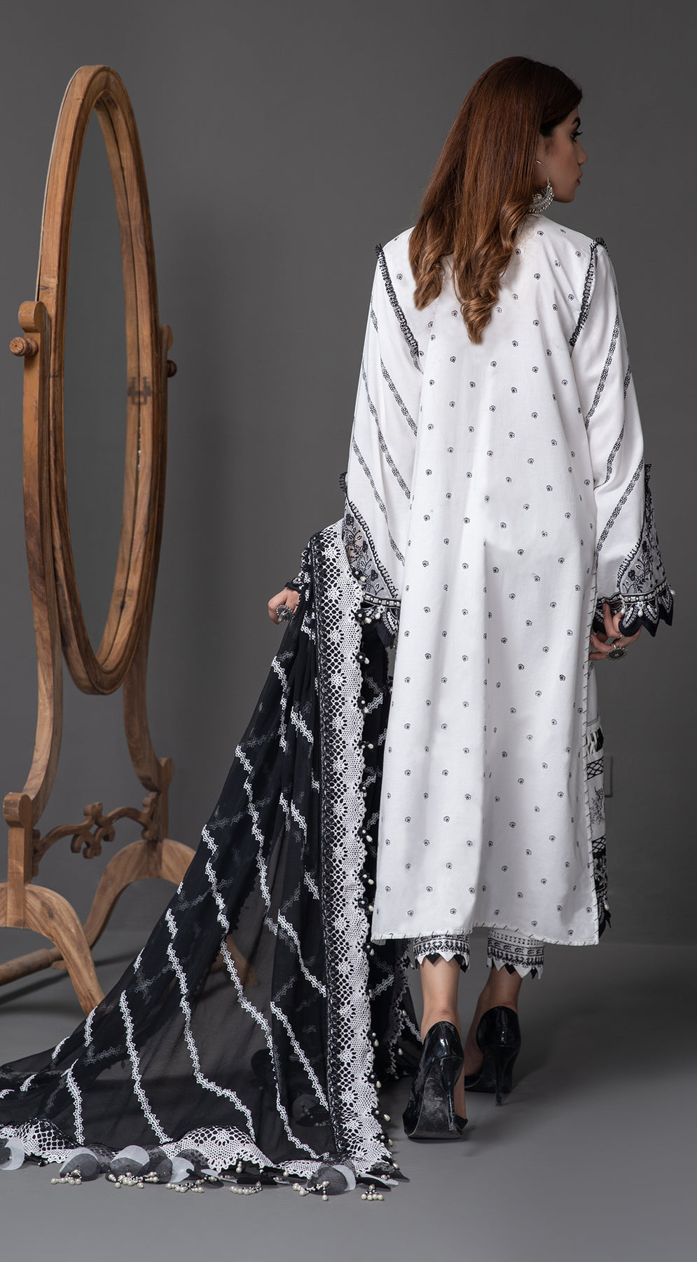 URWA || MONOCHROME MYSTIQUE '22 || ANAYA By Kiran Chaudhry in UK USA UAE online kapraye.com