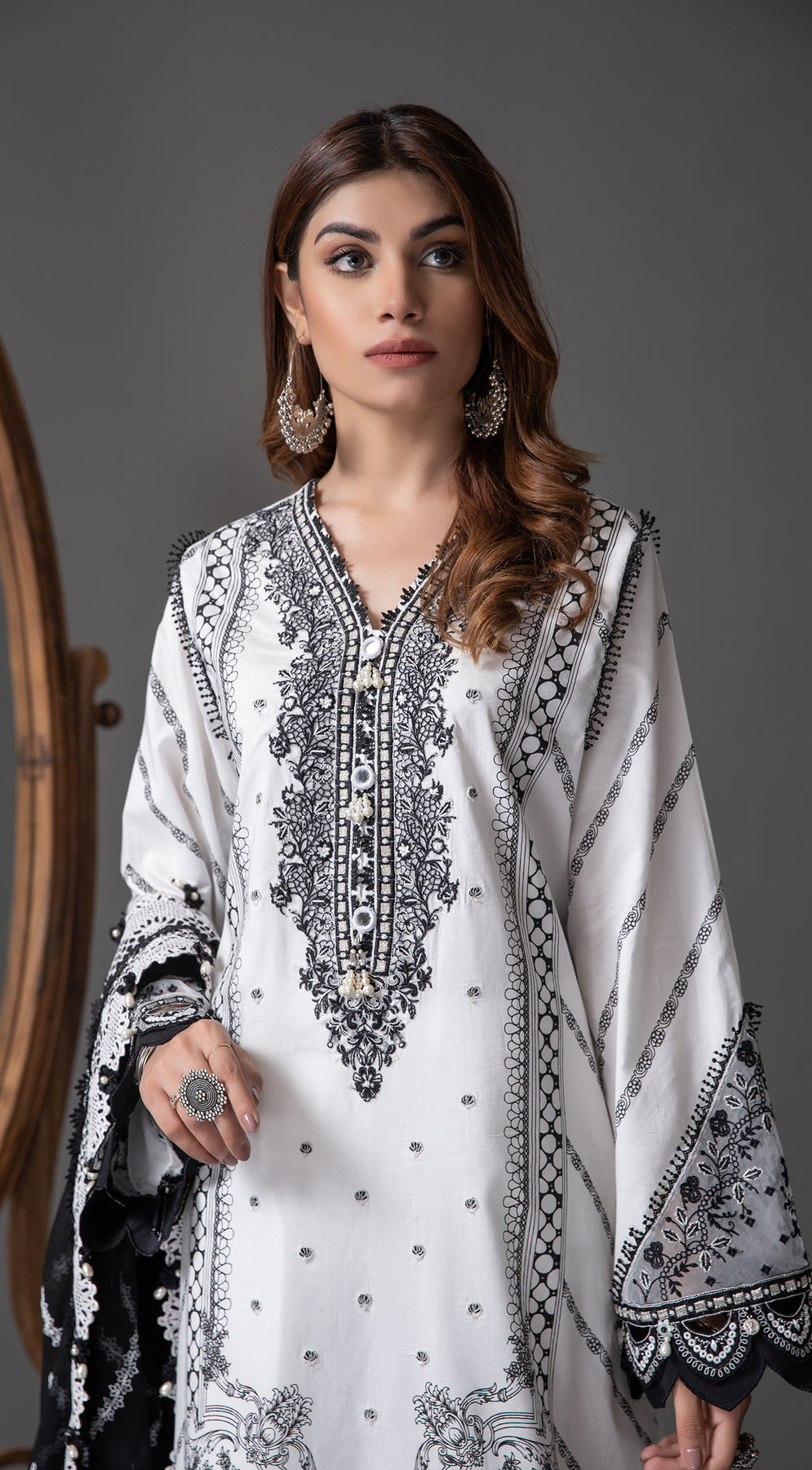 URWA || MONOCHROME MYSTIQUE '22 || ANAYA By Kiran Chaudhry in UK USA UAE online kapraye.com