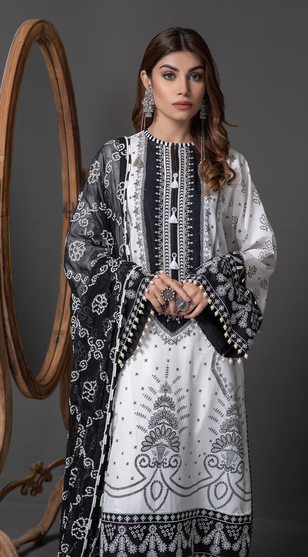 AMIRA || MONOCHROME MYSTIQUE '22 || ANAYA By Kiran Chaudhry in UK USA UAE online kapraye.com