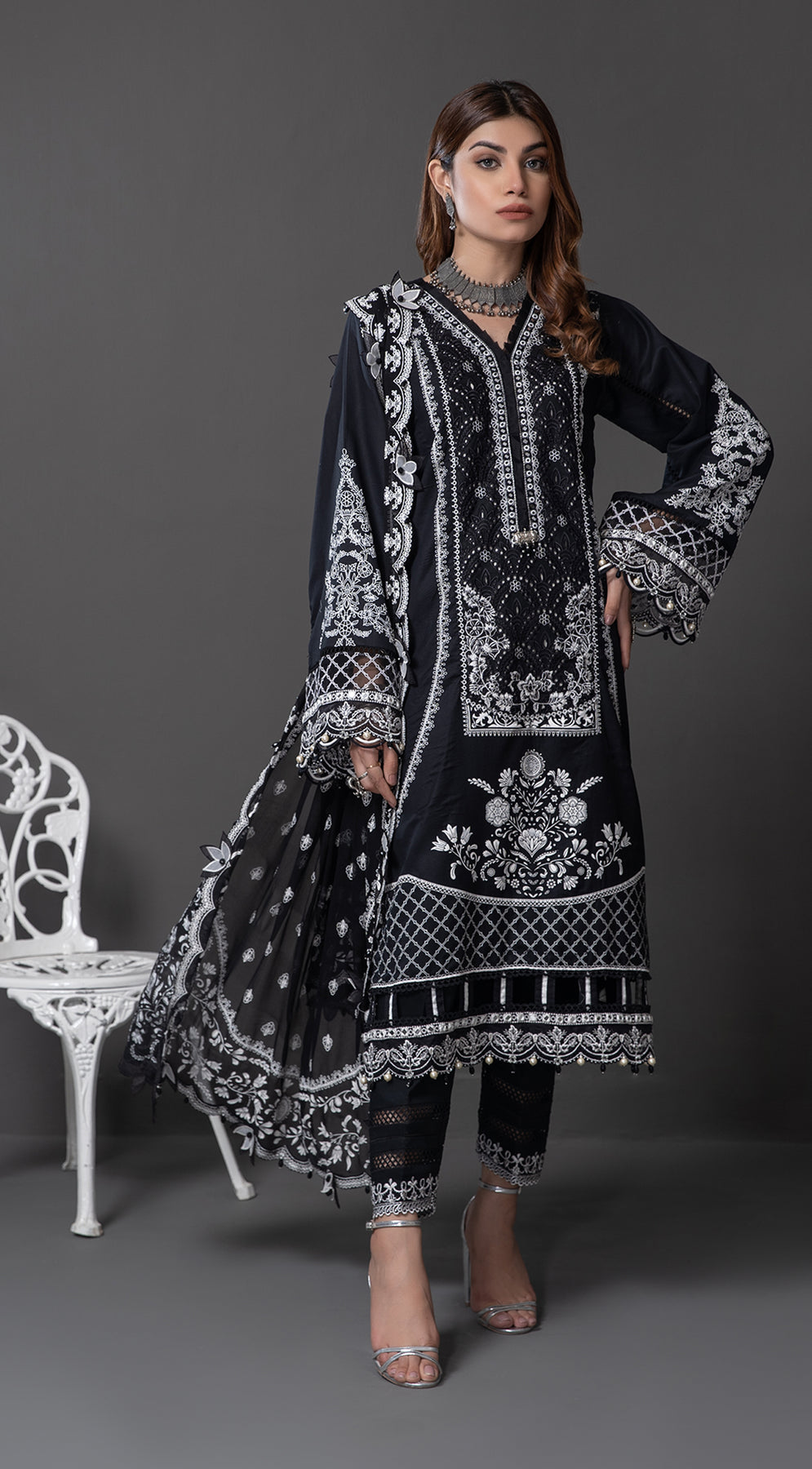 SAHIFA || MONOCHROME MYSTIQUE '22 || ANAYA By Kiran Chaudhry in UK USA UAE online kapraye.com