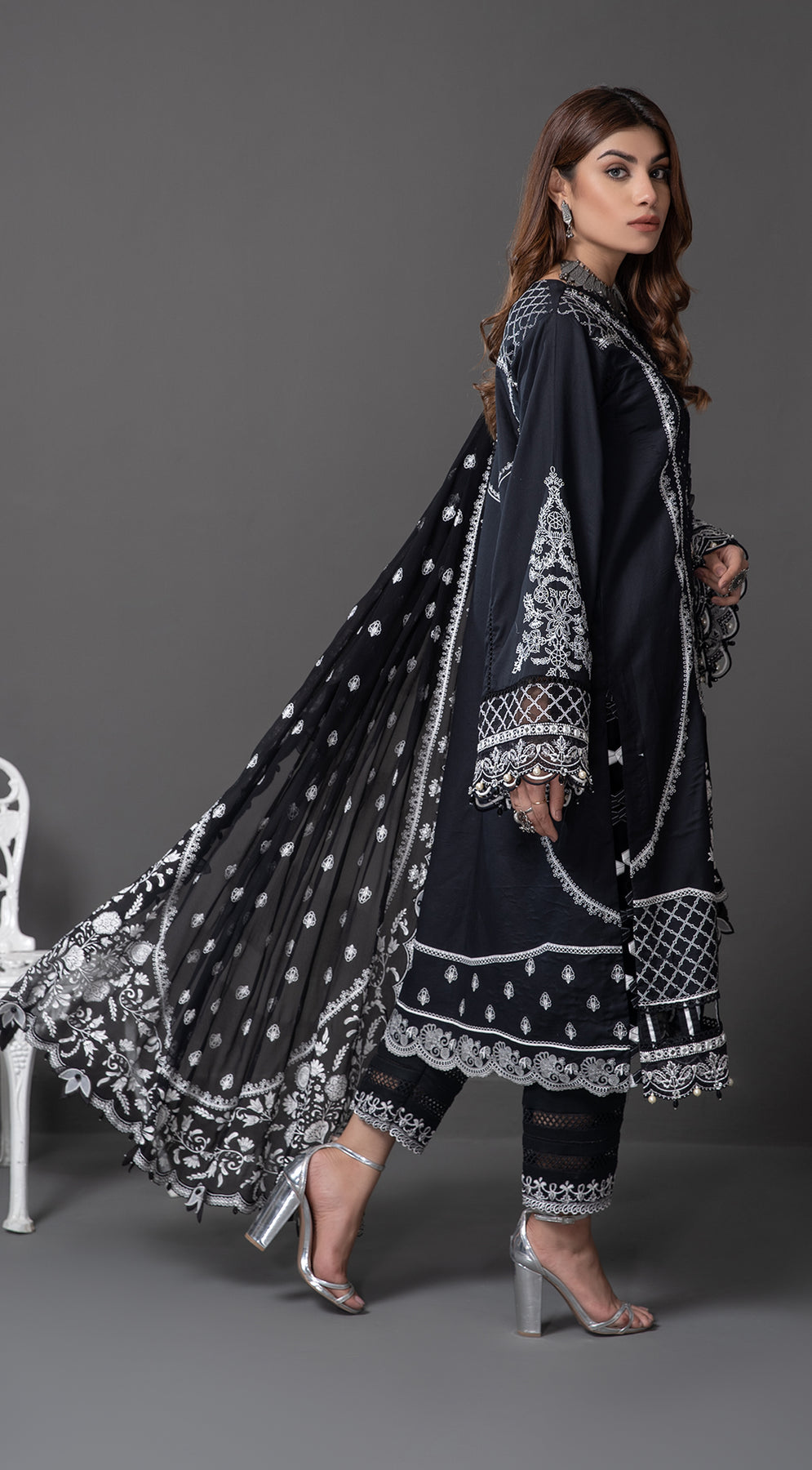 SAHIFA || MONOCHROME MYSTIQUE '22 || ANAYA By Kiran Chaudhry in UK USA UAE online kapraye.com