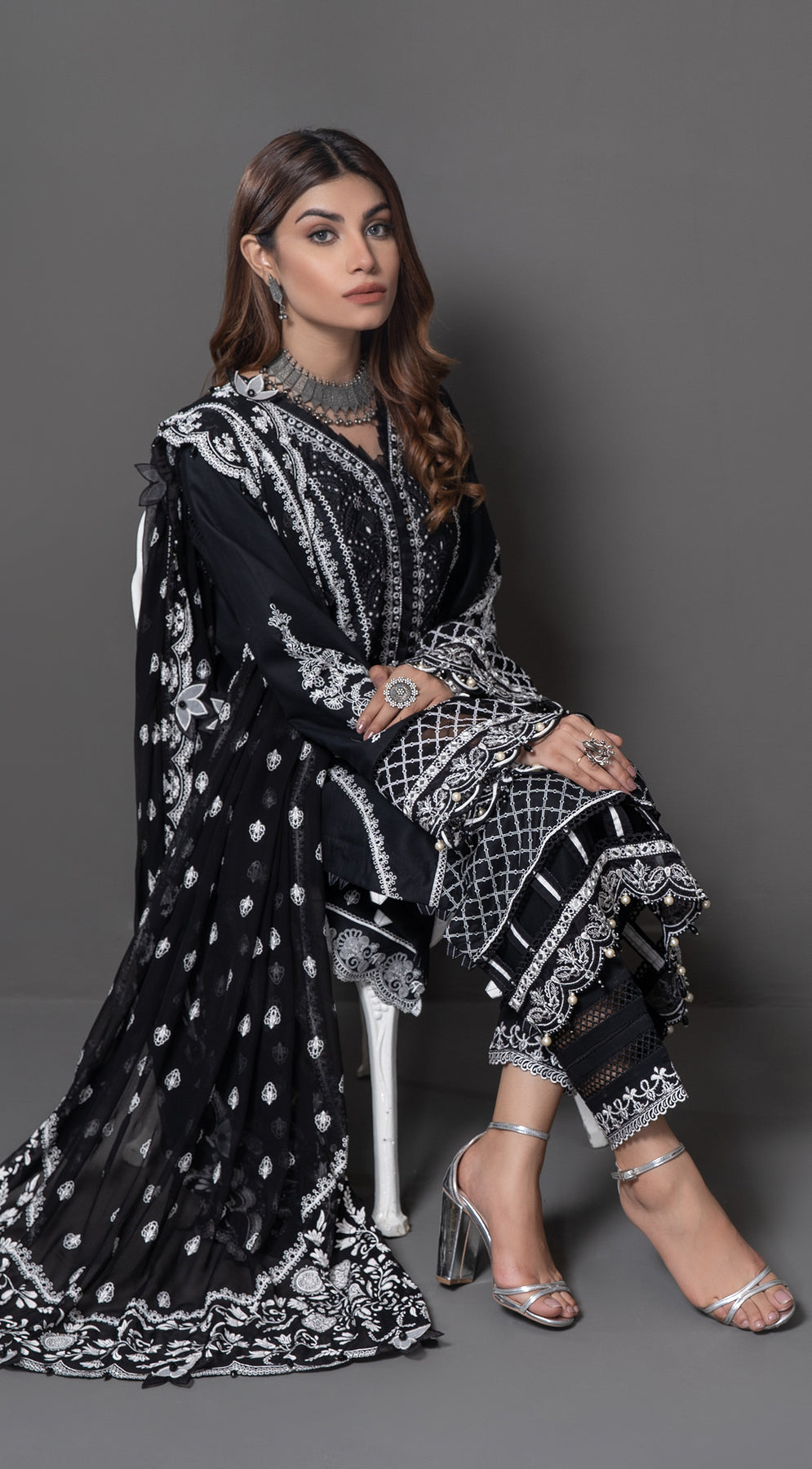 SAHIFA || MONOCHROME MYSTIQUE '22 || ANAYA By Kiran Chaudhry in UK USA UAE online kapraye.com