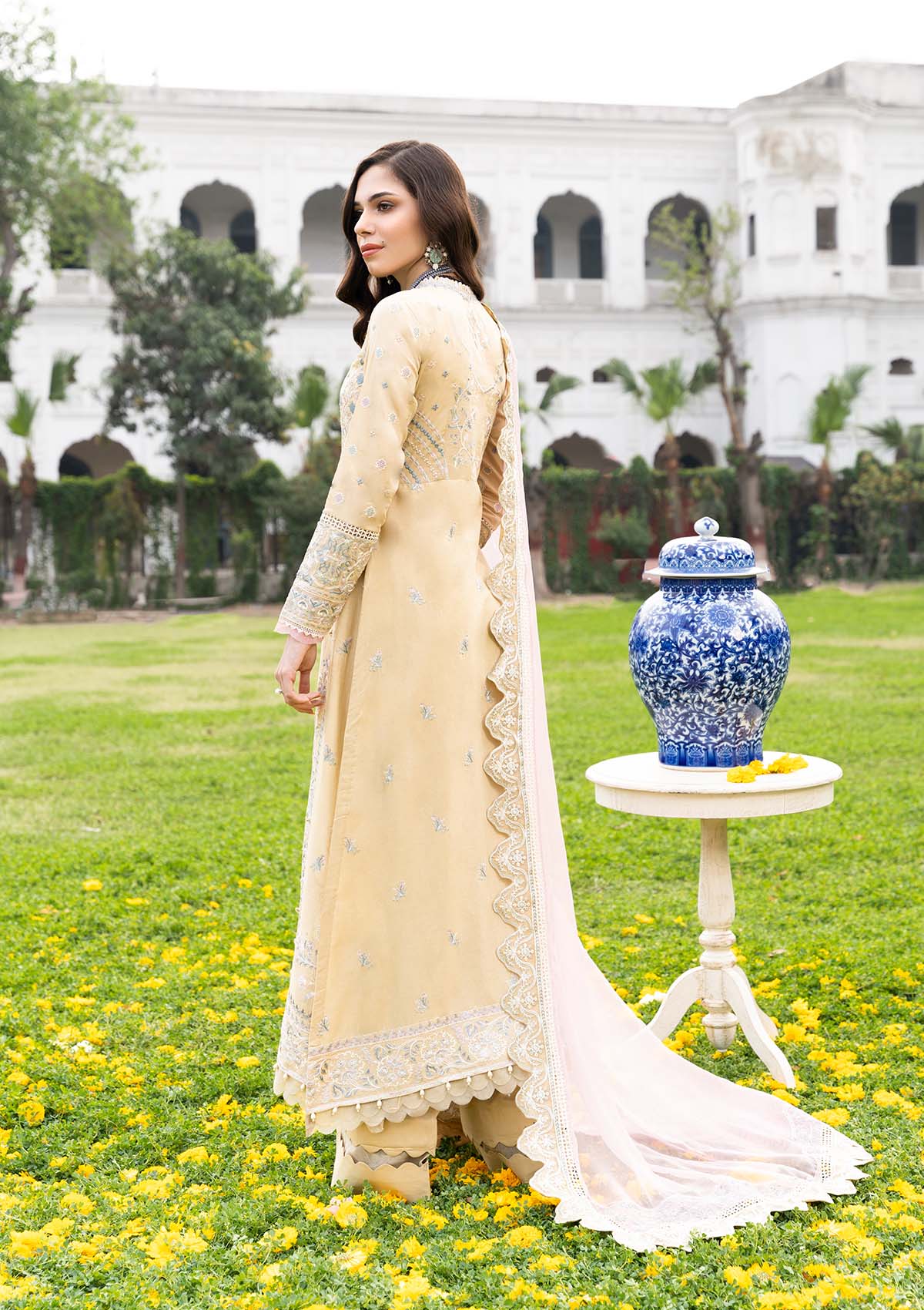 LAWN '23 VOL. 1 - LOOK 02 | MENAKARI LAWN 23 | AIK in UK USA UAE online kapraye.com